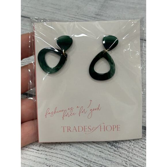 NEW Trades of Hope Green Teardrop Resin Dangle Earrings Sustainable Fashion - Picture 2 of 5